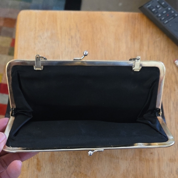 Elegant Black and Brown Handbag - Picture 2 of 8